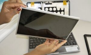 MacBook Ekran Değişimi